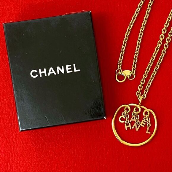 Pre Loved chanel Women metallic | gold Necklaces - Picture 1 of 5